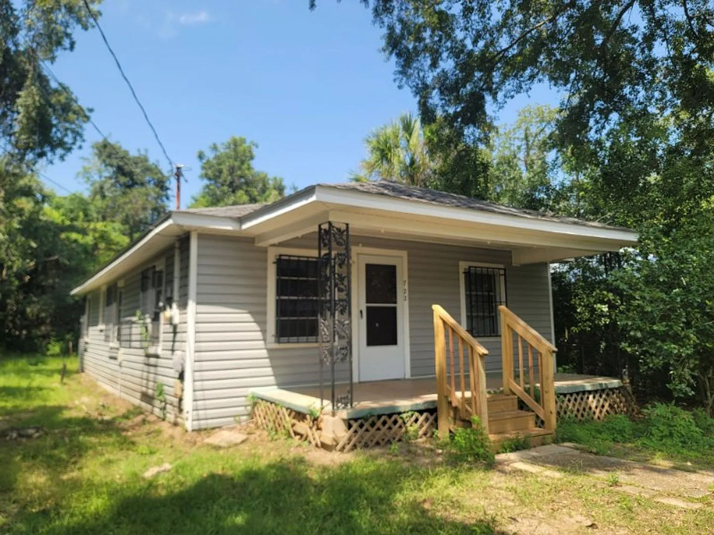 Affordable 3/1 W/ Washer/Dryer, Covered Porch, & Big Yard Available Now For $1195/Month! — Photo 1