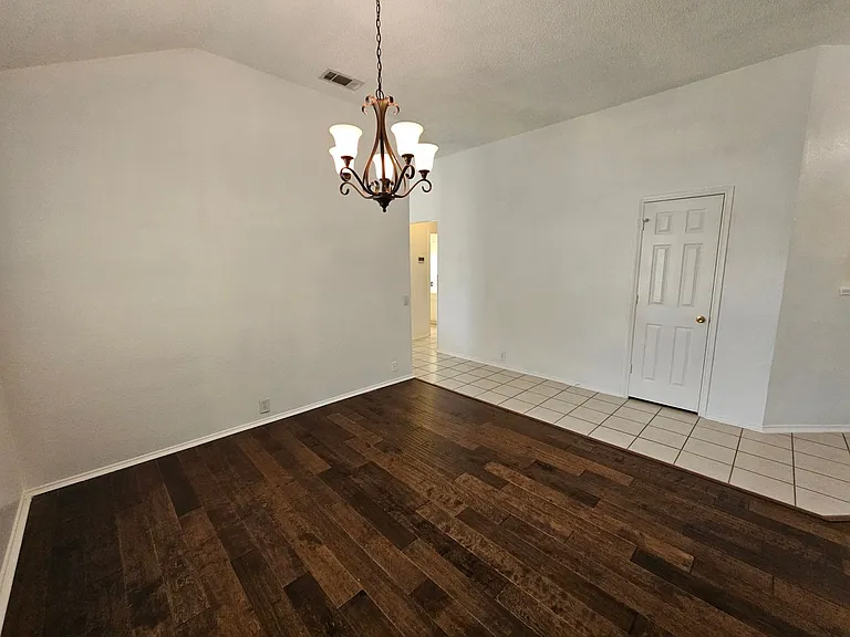 1128 Marshall Dr — Photo 8