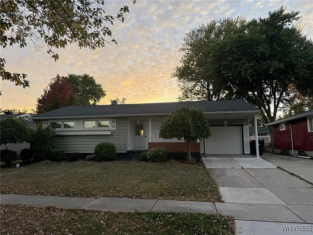 542 Lynbrook Ave photo 1