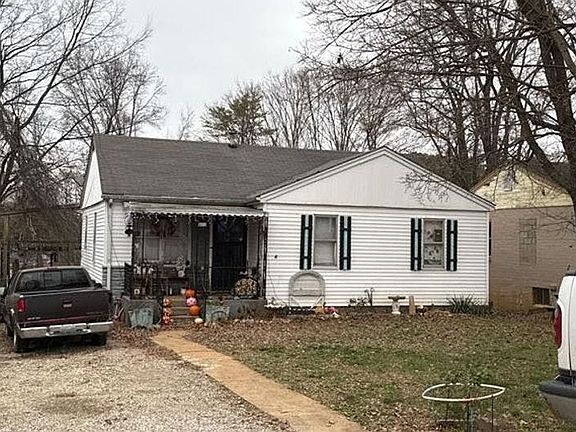 3rd image of 412 Lincoln Dr