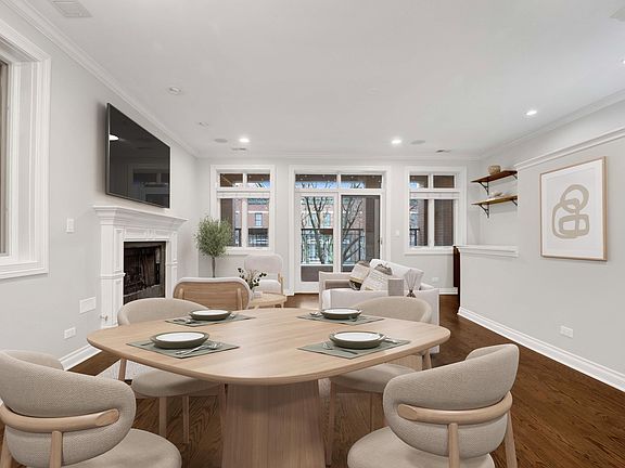 5th image of 1033 W Monroe St Unit 2