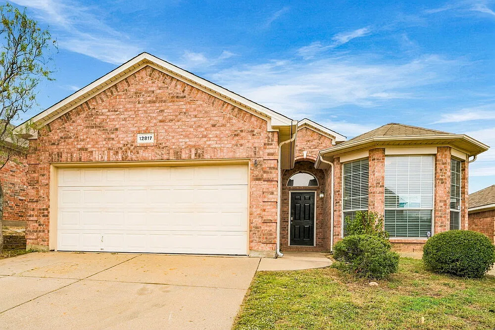 3 bed, 2.0 bath, 1524 sqft, $2,005 — Photo 1