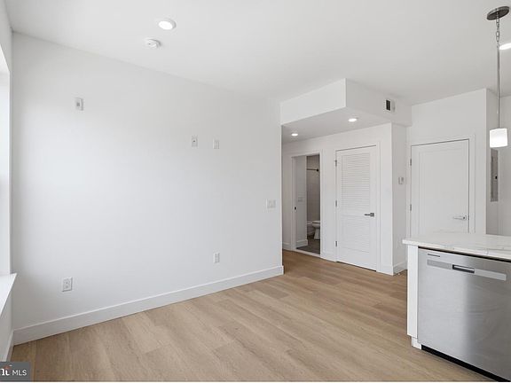 5th image of 3637 N 16th St #D