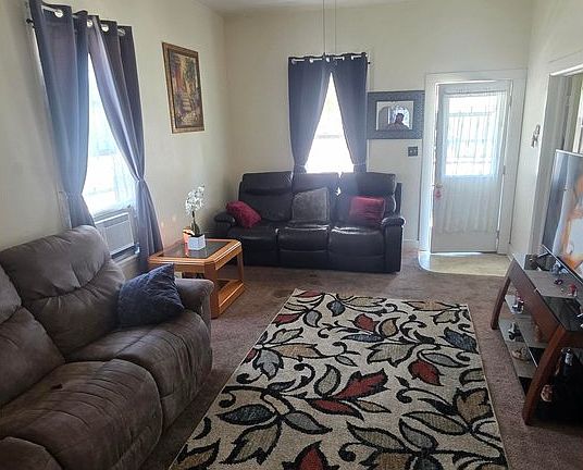 3rd image of 213 E 9th Ave