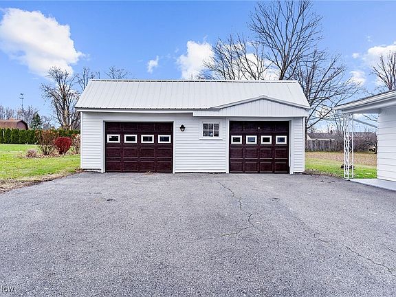 3rd image of 6883 Wood St