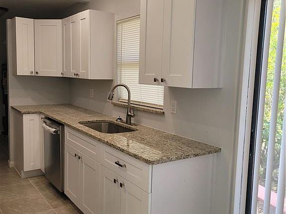 3rd image of 2122 W Hibiscus Rd
