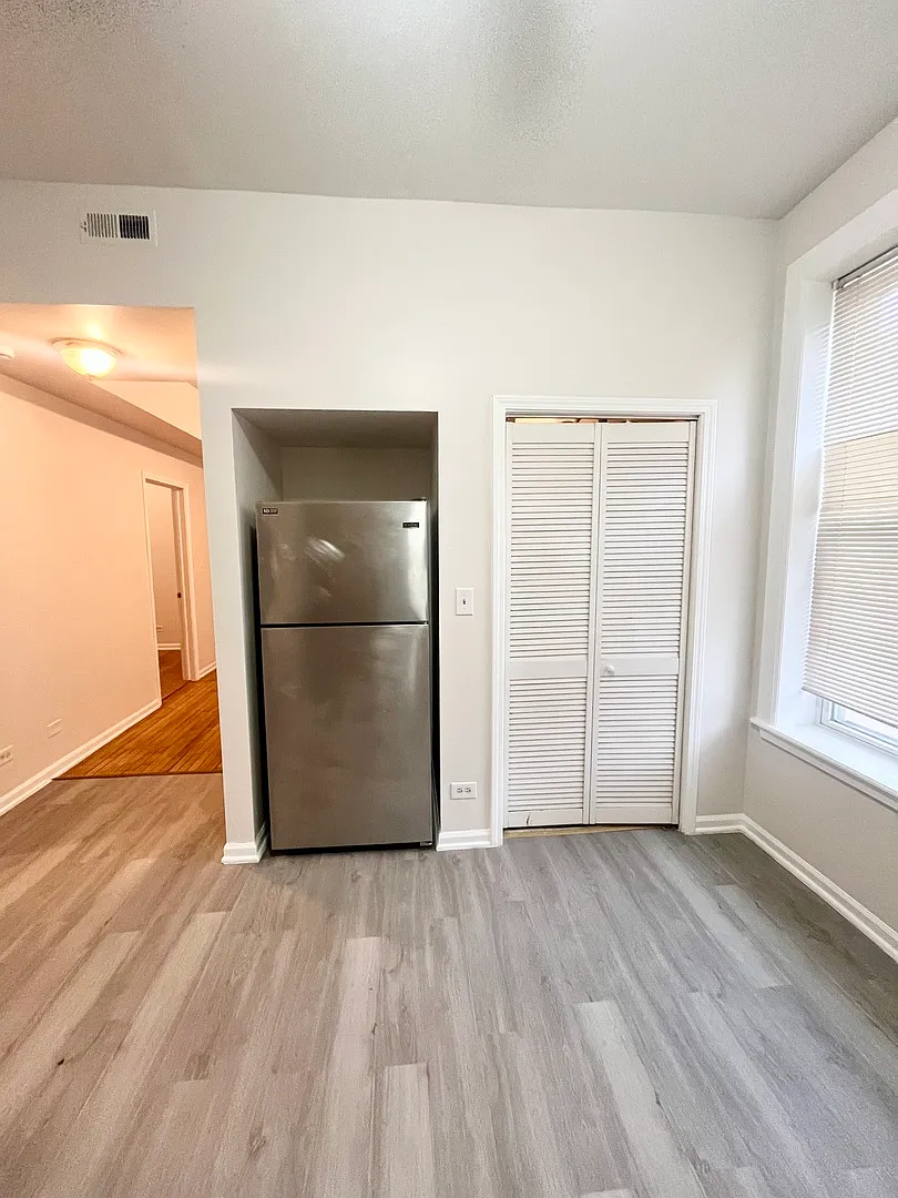Building Photo - 3227 S Carpenter St #1M