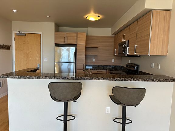 4th image of 329 Bay St APT 405
