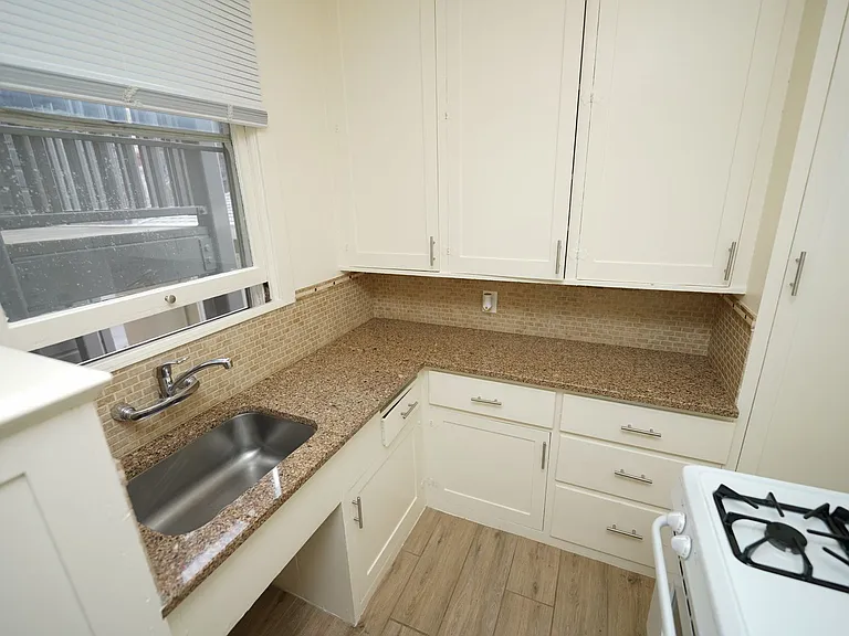2630 L St — Photo 18