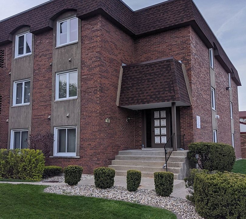 1st image of 9450 Greenbriar Dr