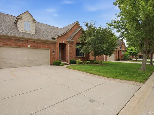 49554 Iron River Dr, Macomb, MI 48042