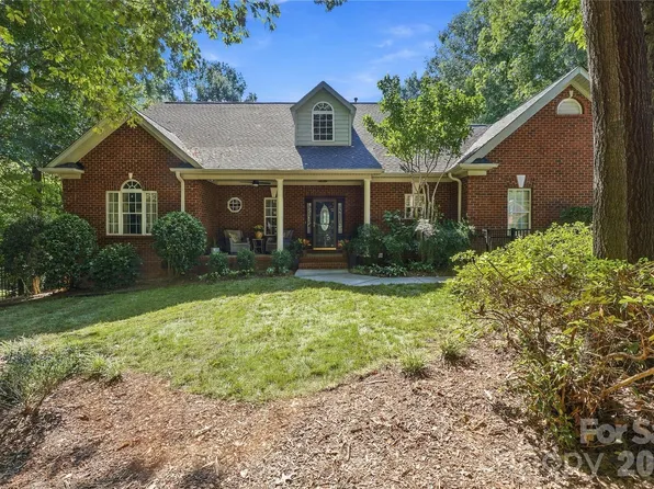 232 Pebble Stone Ln, Matthews, NC 28104