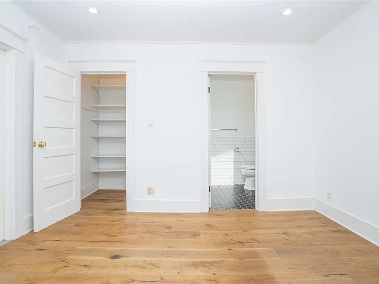 5049 Mount Royal Dr — Photo 15