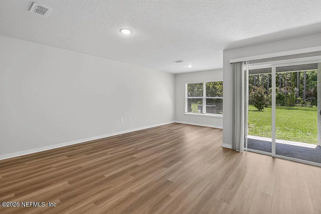 3 bed, 2.0 bath, 1287 sqft, $1,625 — Photo 4