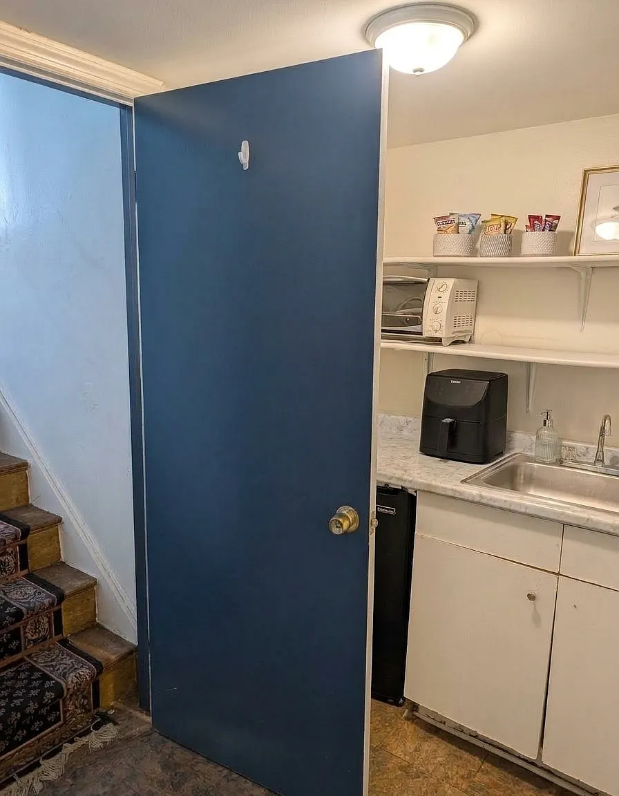 Studio, $1,400 — Photo 3
