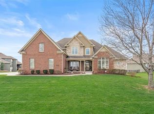 8165 NW Masters Ln, Parkville, MO 64152