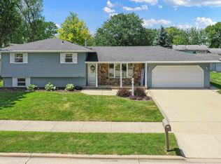 433 Orchard Ln, Little Chute, WI 54140