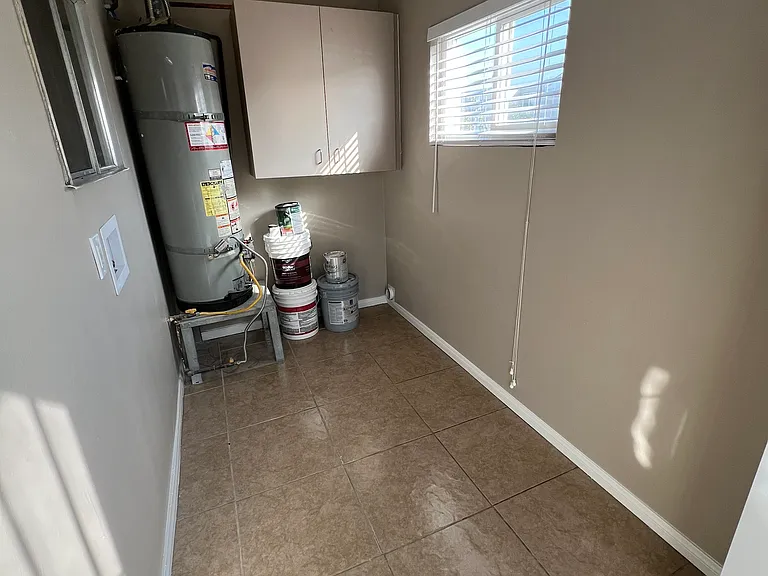 1329 Hemlock Ave — Photo 8