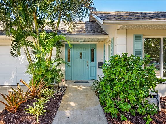 3rd image of 601 Iris Ln
