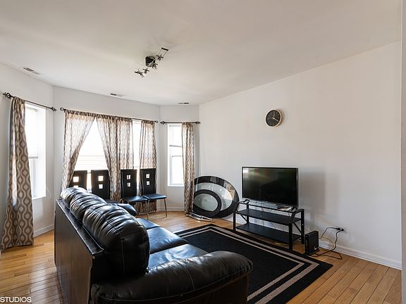2nd image of 6312 N Richmond St APT 3B