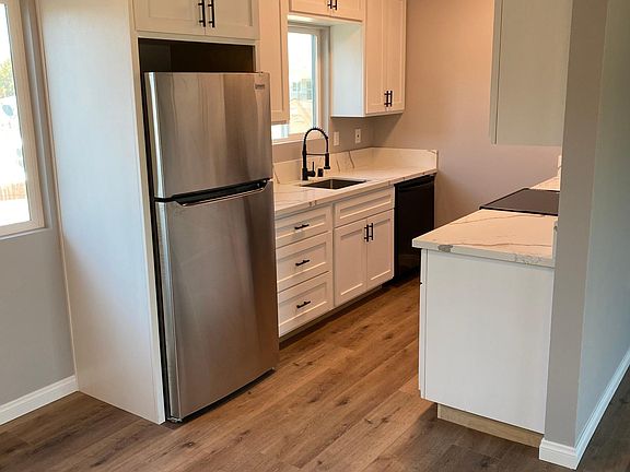 New appliances and kitchen