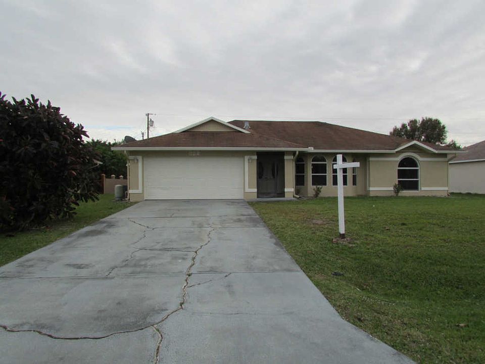 1st image of 324 SW Millard Dr
