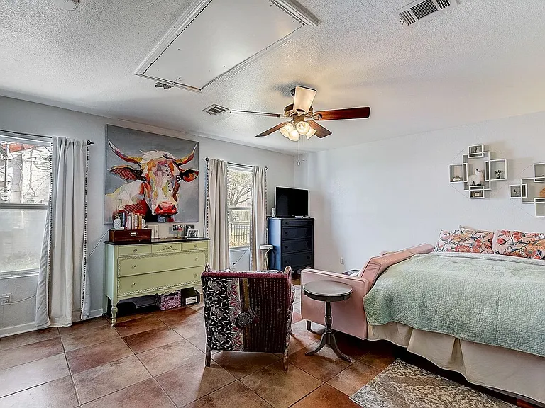 3256 Greene Ave — Photo 9