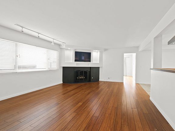 5th image of 317 1/2 Heliotrope Ave