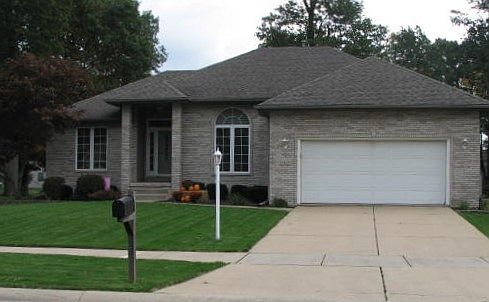 1st image of 940 Essex Dr