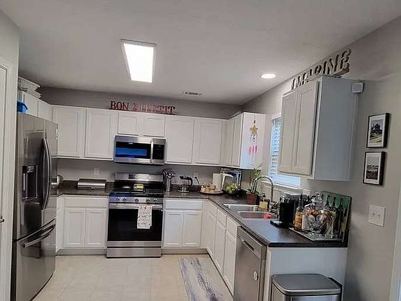 3rd image of 9517 Lakeview Rd