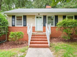 104 Little John Rd, Chapel Hill, NC 27517