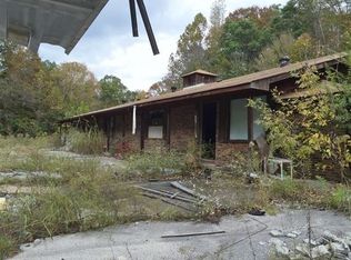 260 Tobaccoport Rd, Bumpus Mills, TN 37028