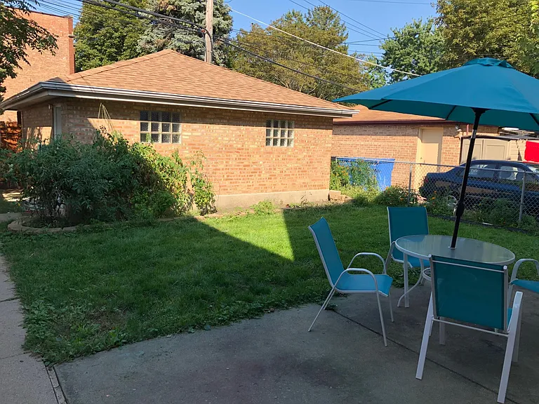 Shared yard/patio