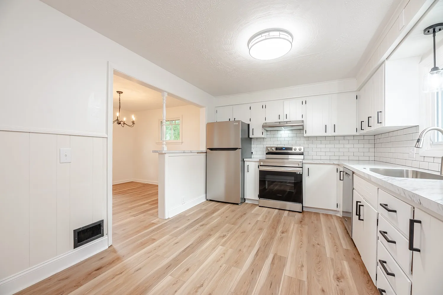 200 Cooper Rd — Photo 3