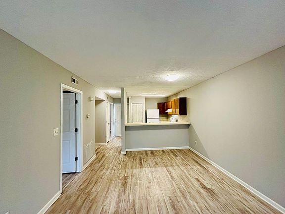 2nd image of 207 Sunn Aire Ct APT A