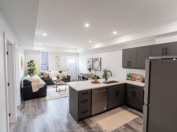 3rd image of 930 Marion Ave #109
