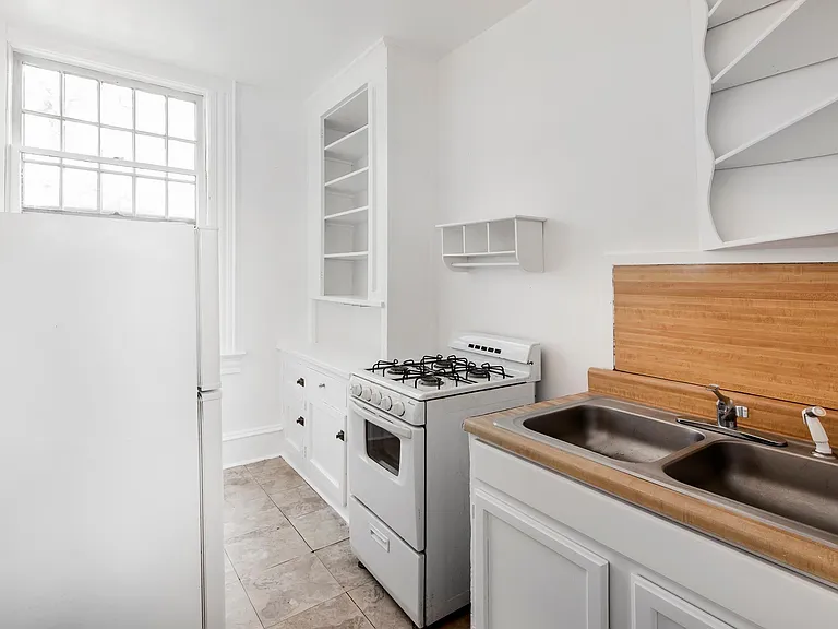 930 N Washington St #D — Photo 13