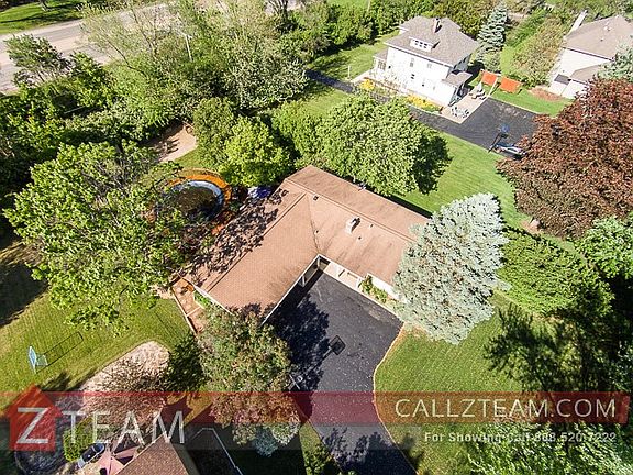 3rd image of 22W302 Hackberry Dr