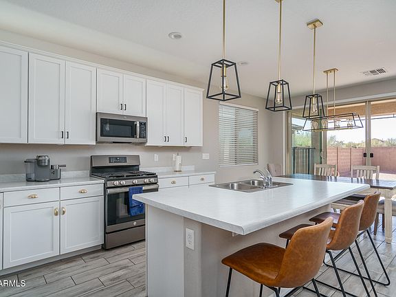 3rd image of 25930 N THORNHILL Drive