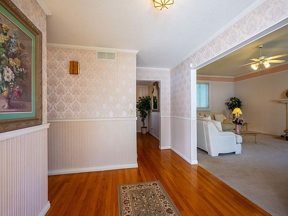 3rd image of 1708 Oak Park Dr