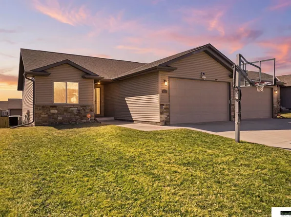 9921 Sweet Water Rd, Lincoln, NE 68527