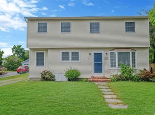 25 Hill St, Patchogue, NY 11772