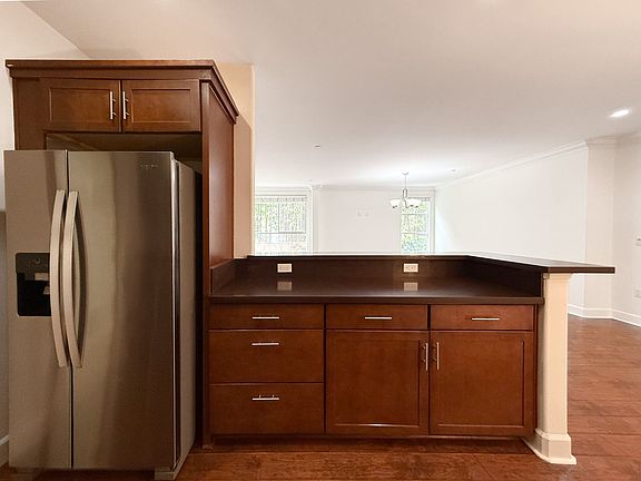 3rd image of 4112 Whitsett Ave Unit 105