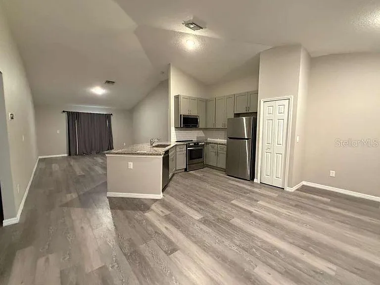 1745 N Lakewood Ave — Photo 2