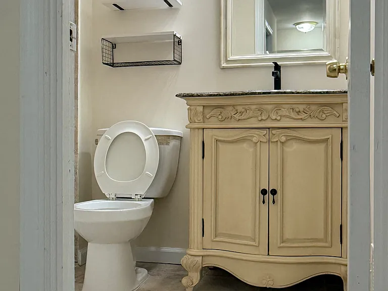 2nd Bathroom - Upper Level