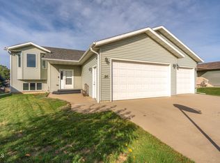 84 Haywood Dr, Bismarck, ND 58504
