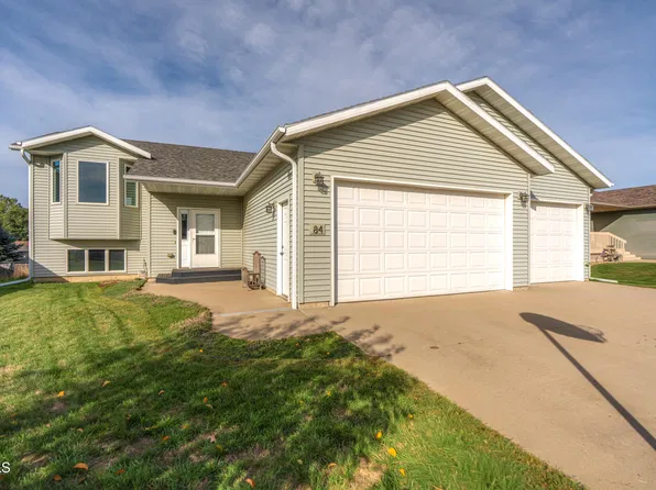 84 Haywood Dr, Bismarck, ND 58504