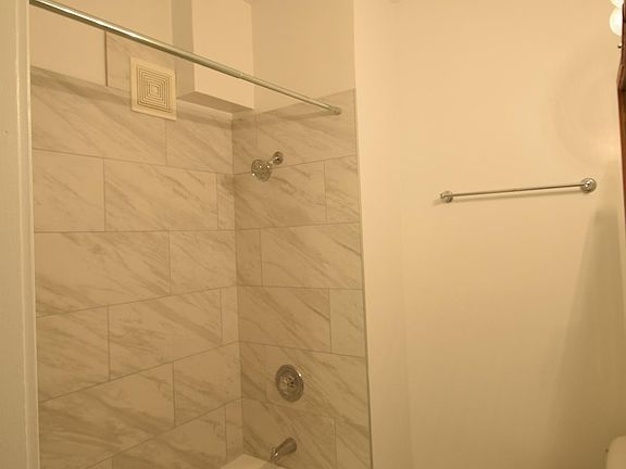 4th image of 4516 N Malden St APT 1F