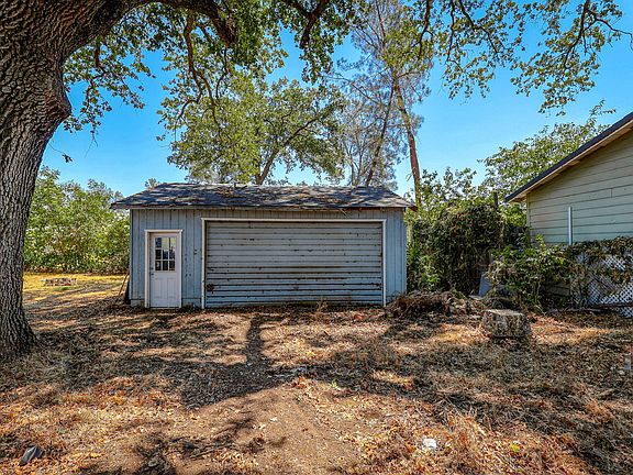 4th image of 5711 Wildwood Dr