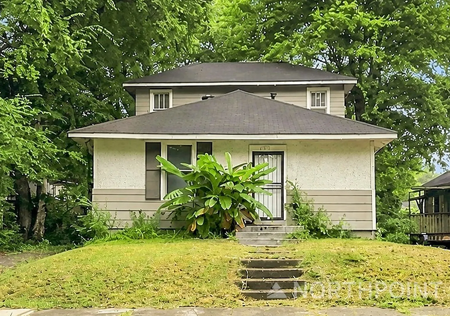 2-Bedroom, 1 Bath Single Family for Rent in Memphis, TN | Fenced backyard & Modern Kitchen — Photo 1
